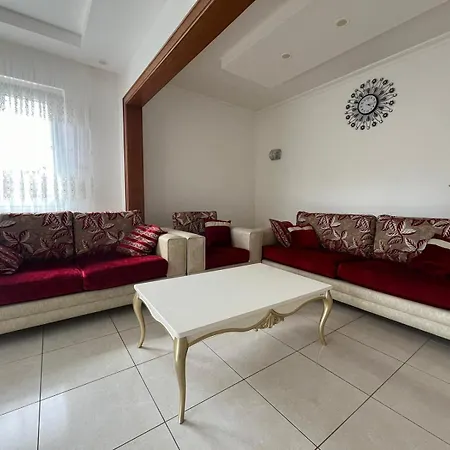 Tres Belle Maison